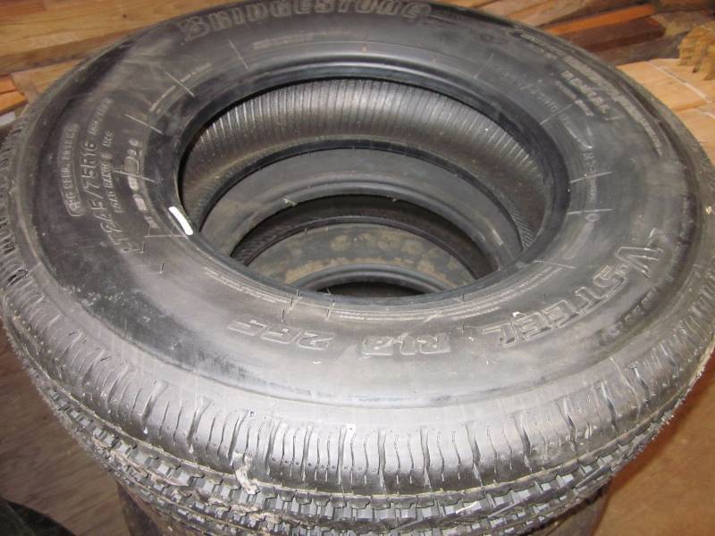 lot 220 image: 5 - 16 Tires
