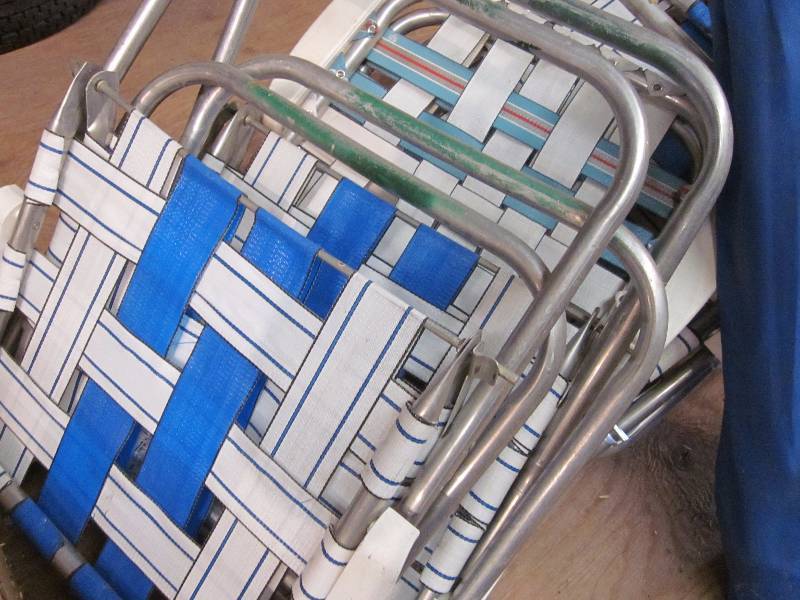 lot 226 image: Folding Lawn Chairs & Camp Chairs