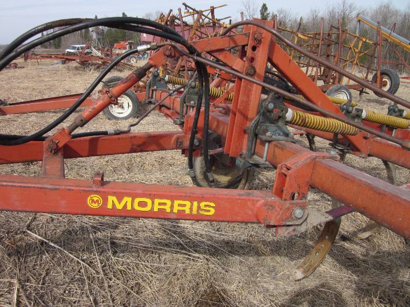 lot 3 image: Morris Magnum Chisel Plow - 12 ft