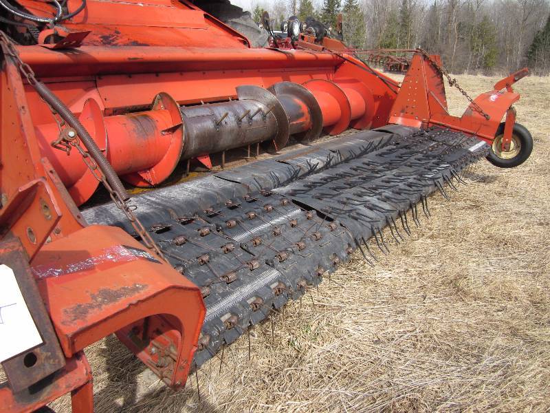 lot 4 image: MF 760 Combine