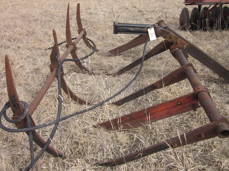 lot 20 image: Bale Carrier