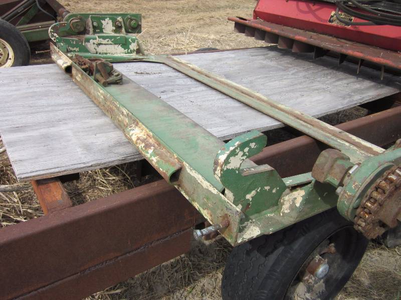 lot 25 image: MF Combine to John Deere 220 Bean Adapter