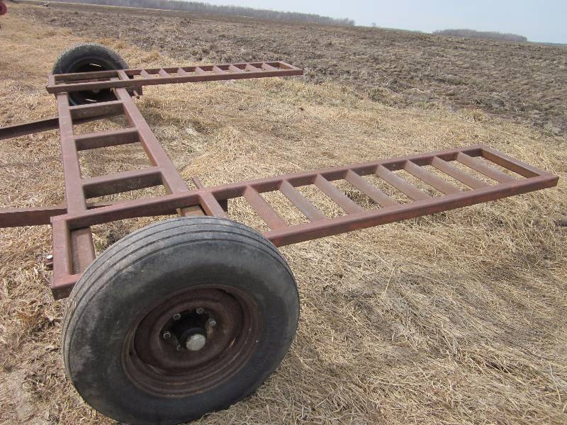 lot 29 image: Swather Carrier