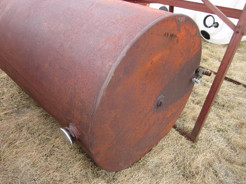 lot 38 image: 300 Gallon Fuel Tank and Stand