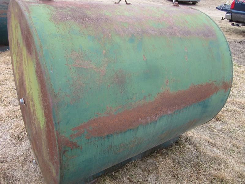 lot 39 image: 500 Gallon Fuel Tank