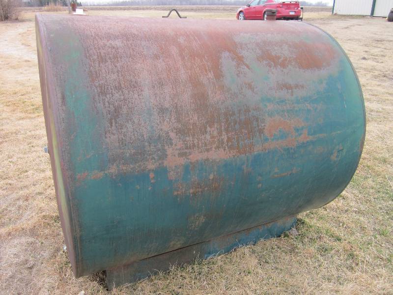 lot 41 image: 500 Gallon Fuel Tank