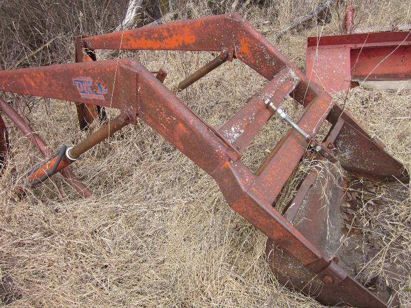 lot 48 image: 2 - Dual Loaders for Parts