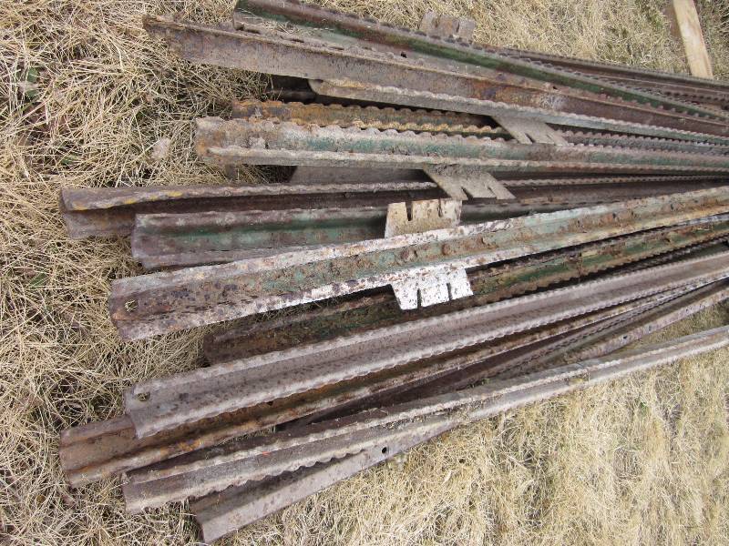 lot 51 image: 26 Fence posts