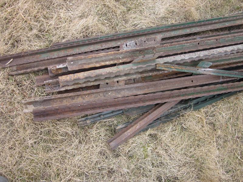 lot 55 image: 26 Fence posts