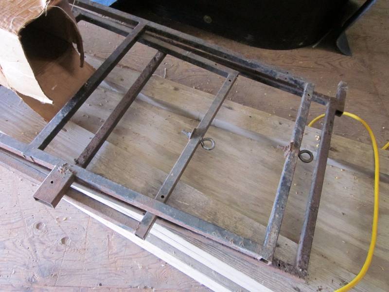 lot 240 image: 2 - 40 Trusses, 2 metal Gates, & Box of PVC Pipe
