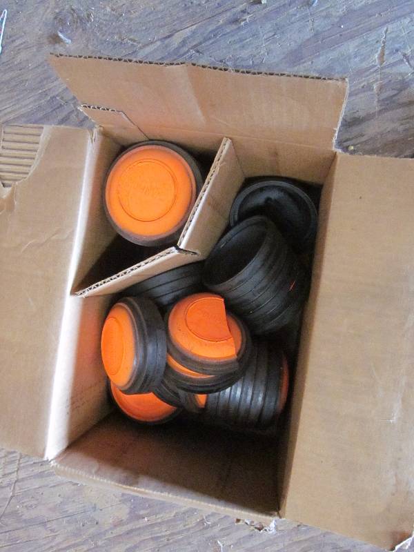 lot 242 image: 2 Trap Launchers & some clay pigeons