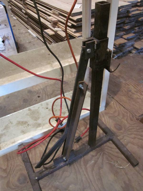 lot 245 image: Shelf, 3 Heat Lamps, & Jack Stand