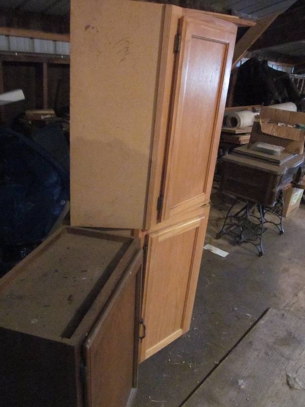 lot 251 image: 2 Corner Cabinets & Upper Cabinet