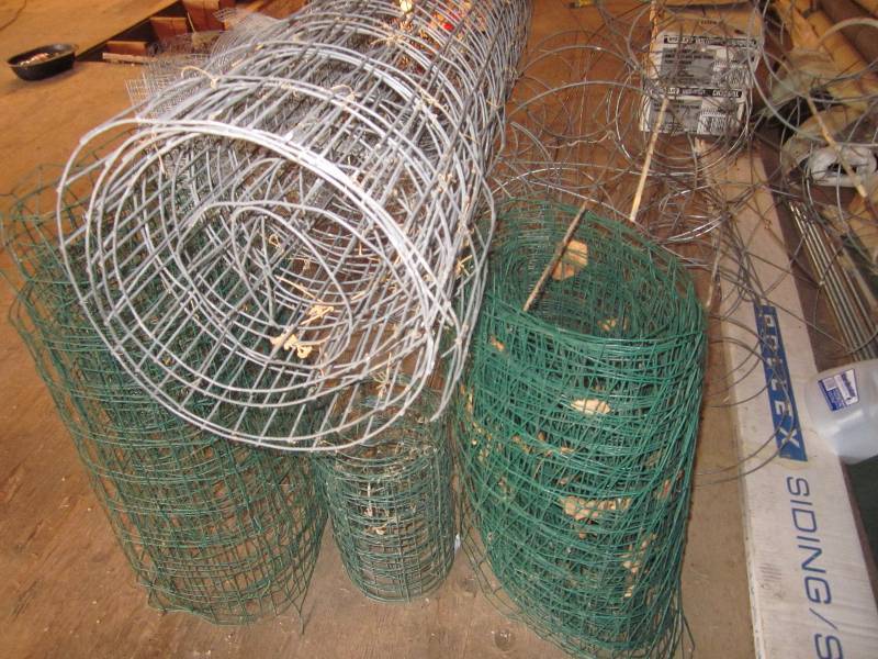 lot 258 image: Tomato Cages & Various types of fencing