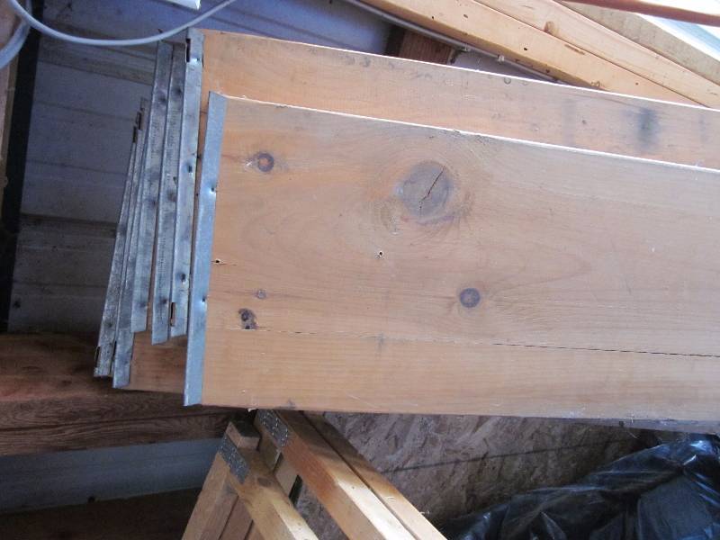 lot 261 image: Wood Shelf Unit & Large Lot of Planters & Pots
