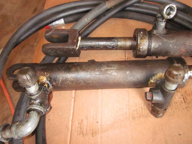 lot 66 image: 2 Hydraulic Cylinders & Misc. Hoses