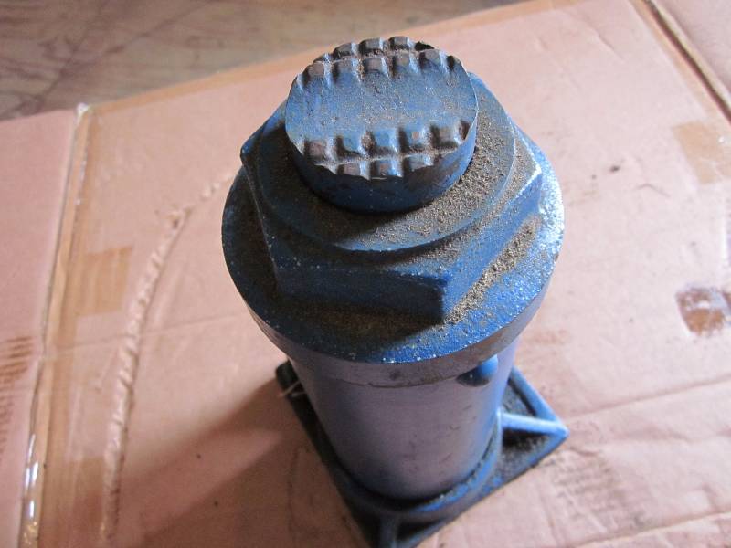 lot 69 image: Bottle Jack, No Handle