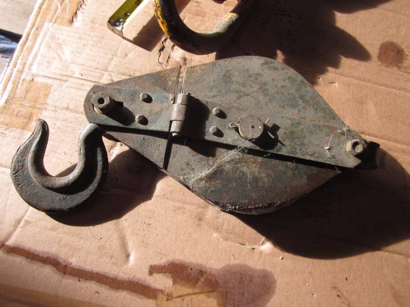 lot 91 image: Pulley & Latch Hook