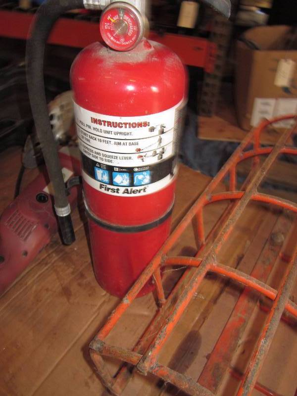 lot 116 image: Fire Extinguisher & 7 Grinder