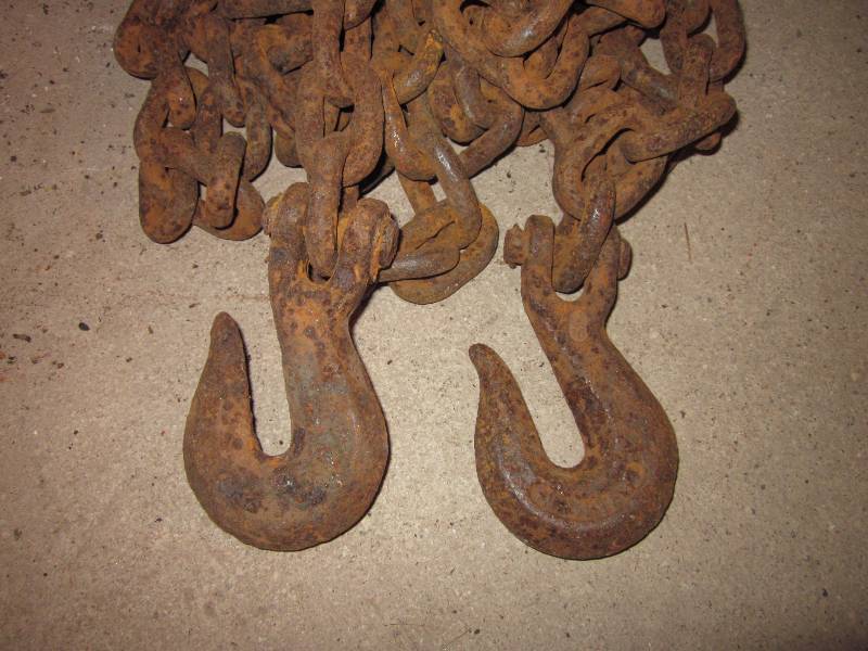 lot 121 image: 2 Chains with Hooks
