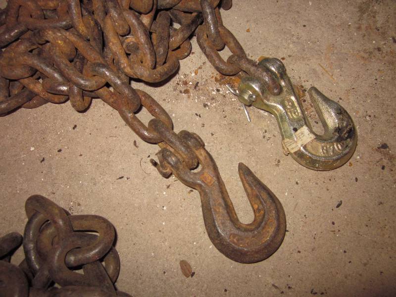 lot 122 image: 2 Chains with Hooks