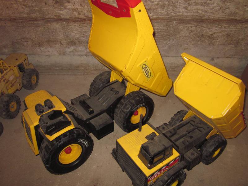 lot 126 image: 2 Tonka Dump Trucks