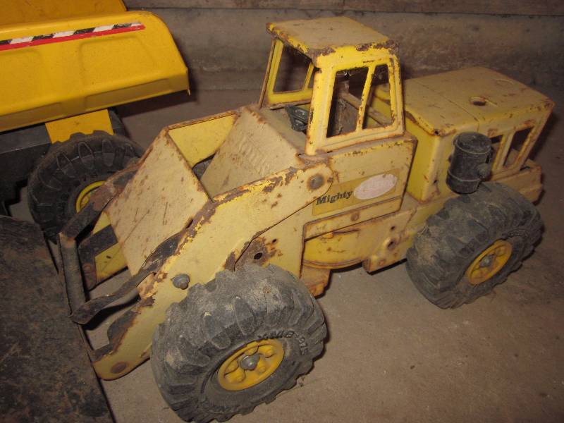 lot 127 image: Tonka Dump Truck & Loader