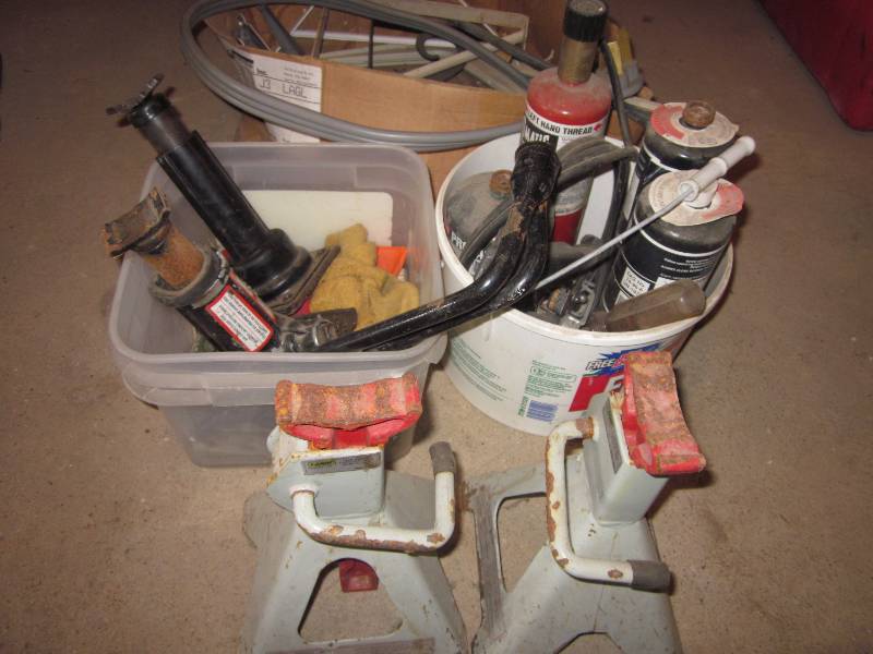 lot 143 image: Auto Jacks, Stationary Jacks, Wood Clamps, Shelving Brackets, & Misc.