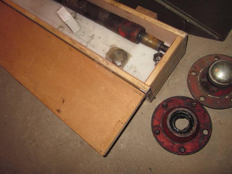 lot 148 image: Jack Stand, Ammo Box, Tarp, Hubs, Axle, & Misc.
