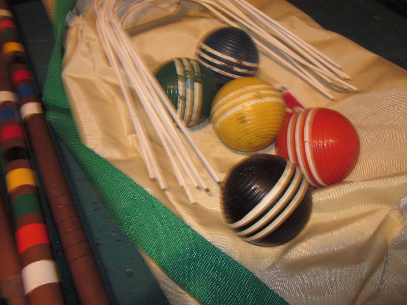 lot 154 image: Croquet & Horse Shoe Games