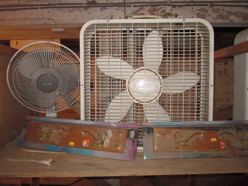 lot 181 image: Shelf Unit With all Items on it