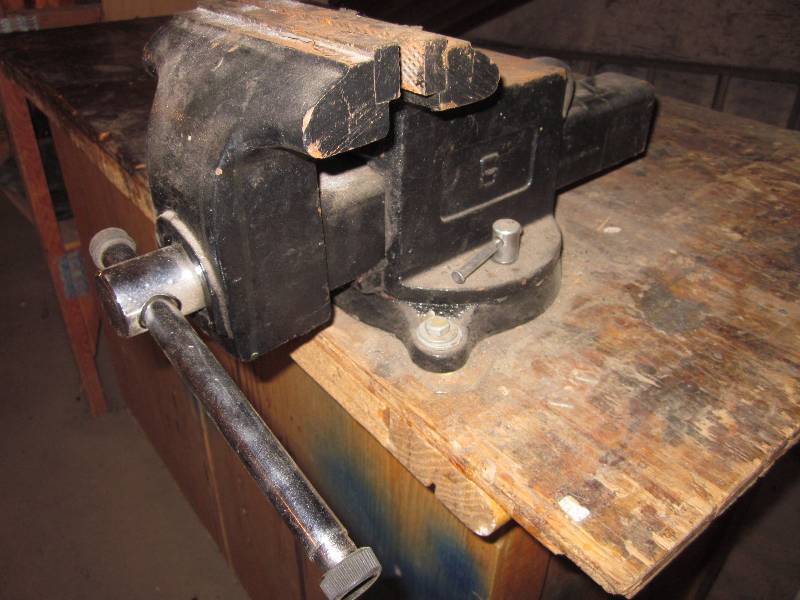 lot 182 image: Bench & Bench Vise