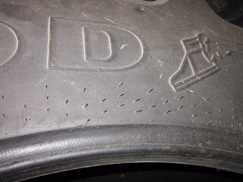lot 187 image: Tractor Tire