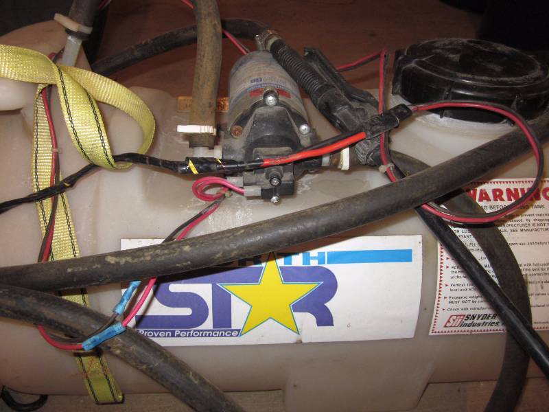 lot 195 image: 12V Sprayer with Wand