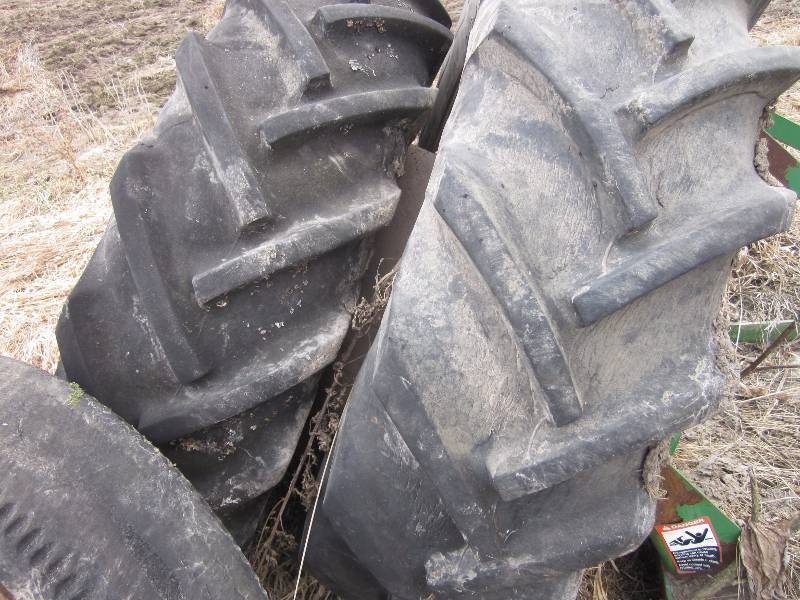 lot 271 image: 3 Tires & Rims