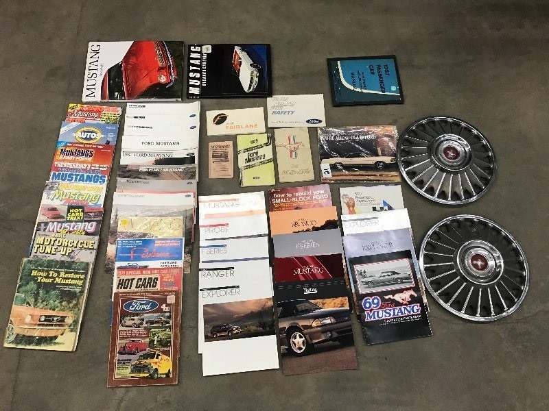 lot 21 image: Lot Of Assorted Car & Motorcycle C...