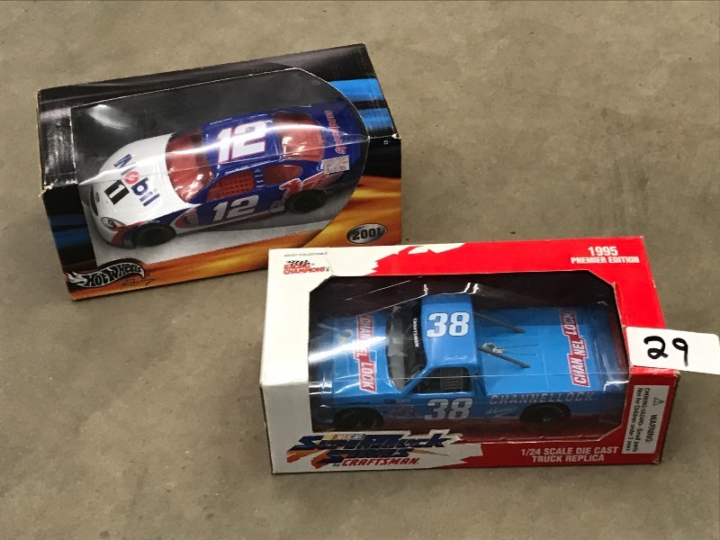 lot 29 image: Lot Of (2) 124 Scale Die Cast Meta...