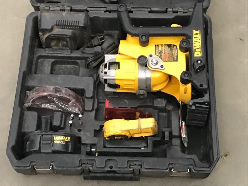 lot 35 image: DeWalt DW073 Laser-Reader Set With ...