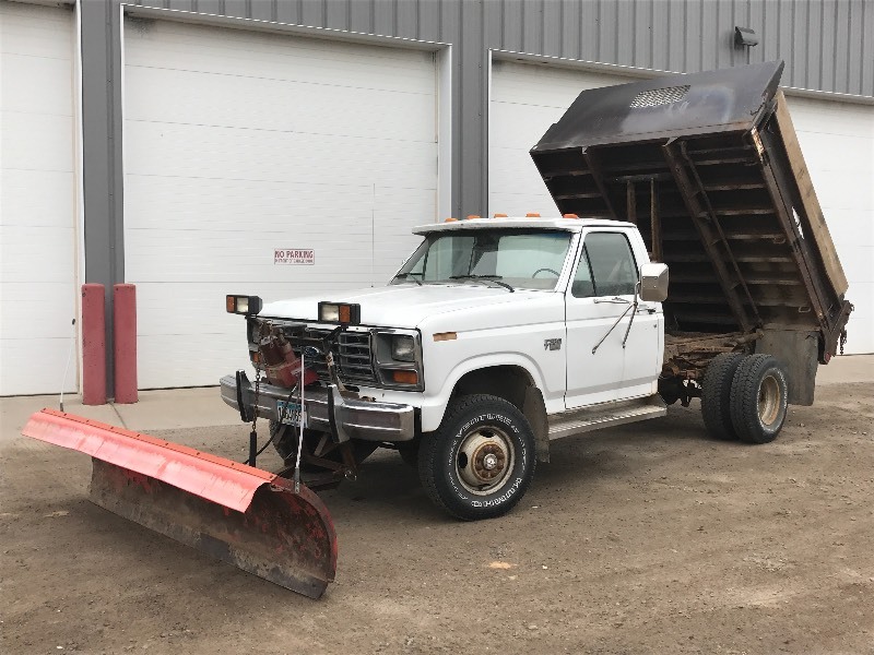 lot 2 image: 1986 Ford F.350 Diesel Dump Truck With Plow