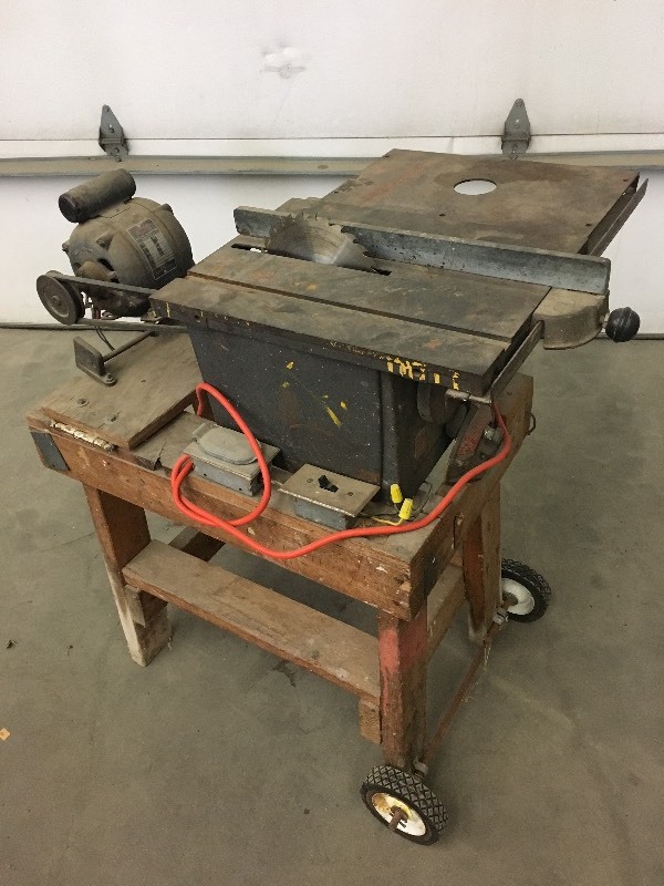 lot 27 image: Vntage 120Volt Tablesaw Wth Wooden ...