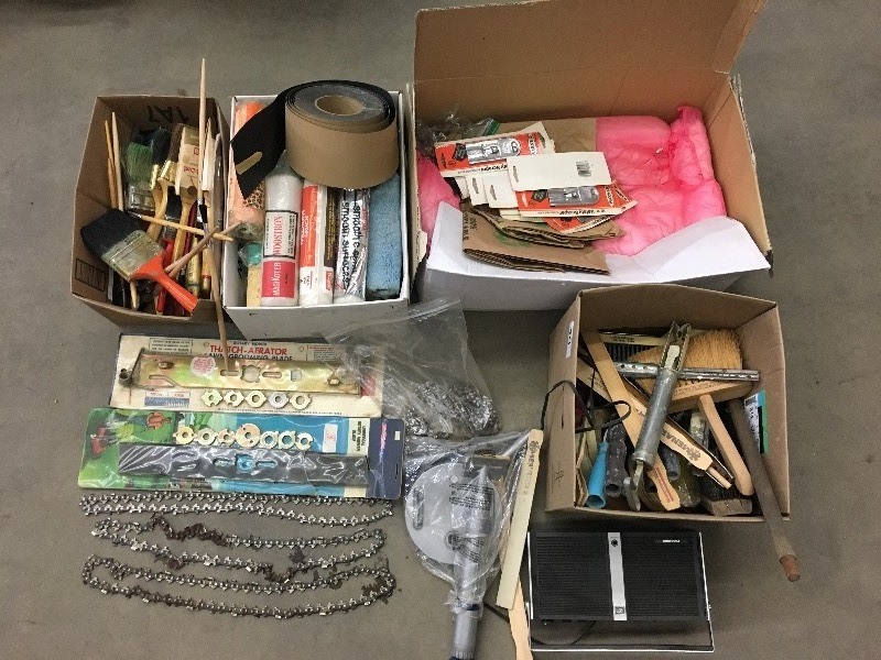 lot 34 image: Lot Of Assorted Painting Supplies ...