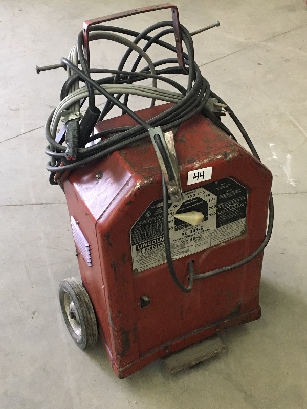 lot 44 image: Lincoln Electric 225Amp Arc Welder ...