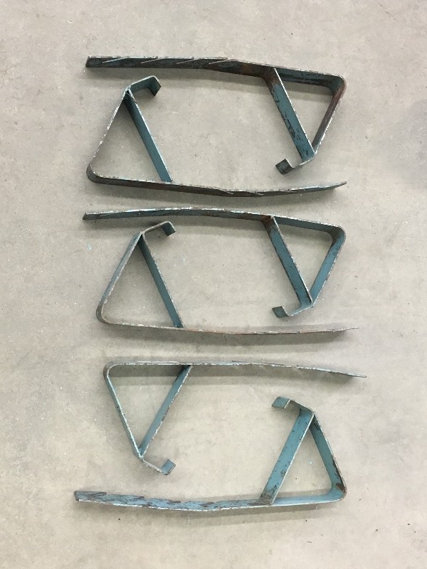 lot 47 image: Lot Of (6) Steel Roof Jacks ...