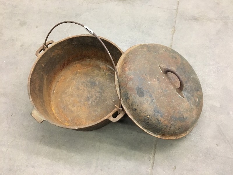 lot 71 image: Antique Cast Iron Cooking Pot With ...