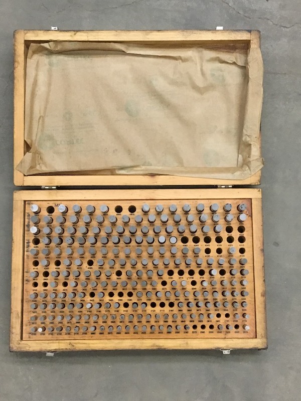 lot 76 image: Meyer Model M2 Gauge Set With Wood ...
