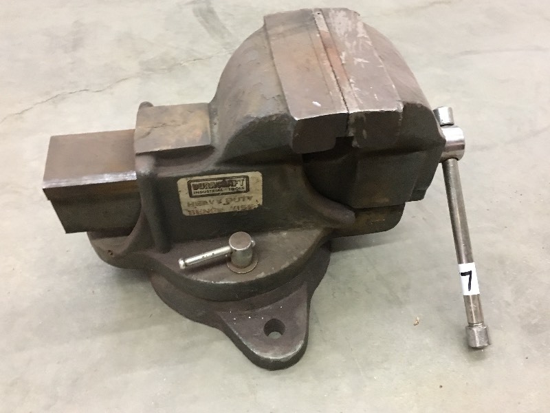lot 97 image: DuraCraftg Heavy Duty Bench Vise Wi...