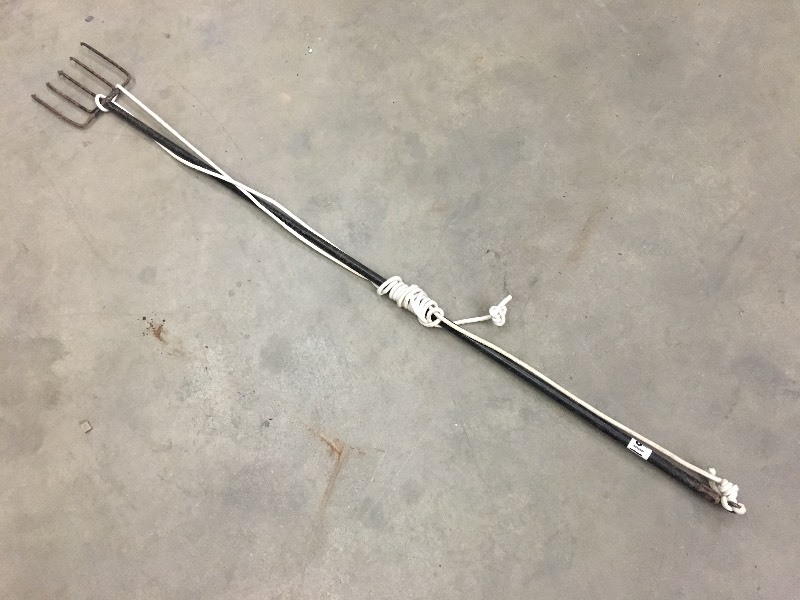 lot 119 image: 5-Prong Steel Fish Spear, 5ft Lengt...