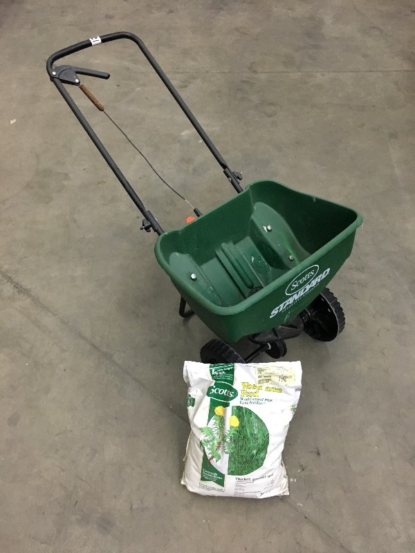 lot 122 image: Scotts Fertilizer Spreader With Bag...
