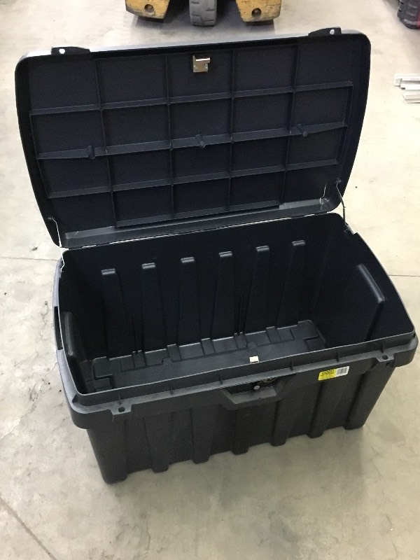 lot 132 image: Contico Pro TuffBin 20x21x37 Har...