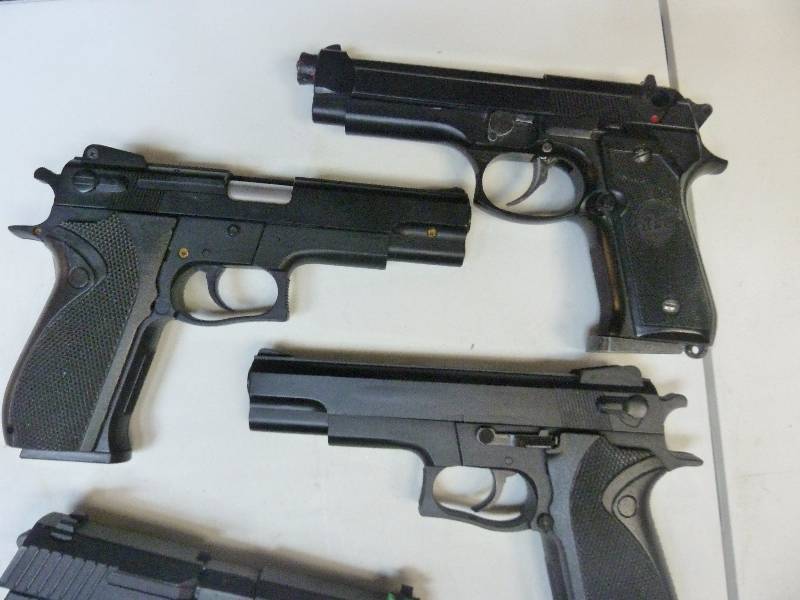 lot 102 image: Airsoft and BB Guns
